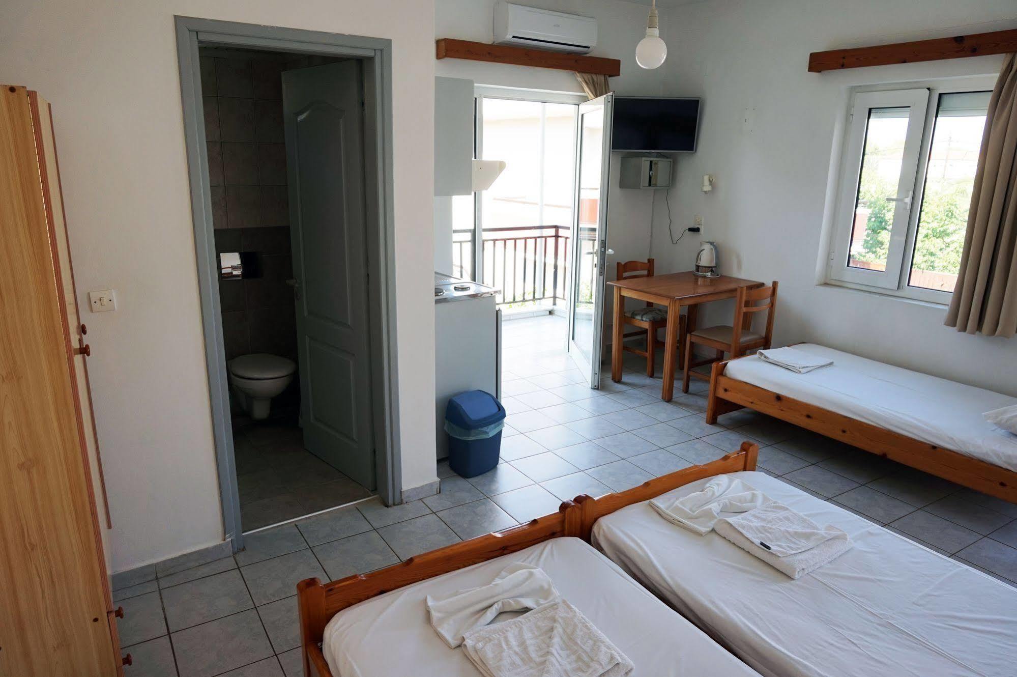 Niriis Hotel Kato Daratso Bagian luar foto